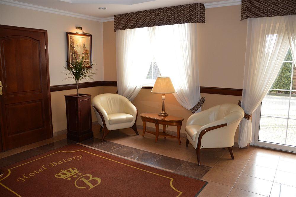 Hotel Batory Tluszcz Exterior photo